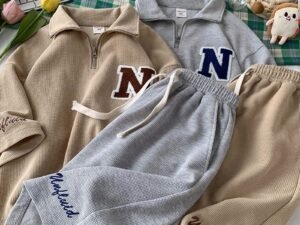 ensemble short polyester